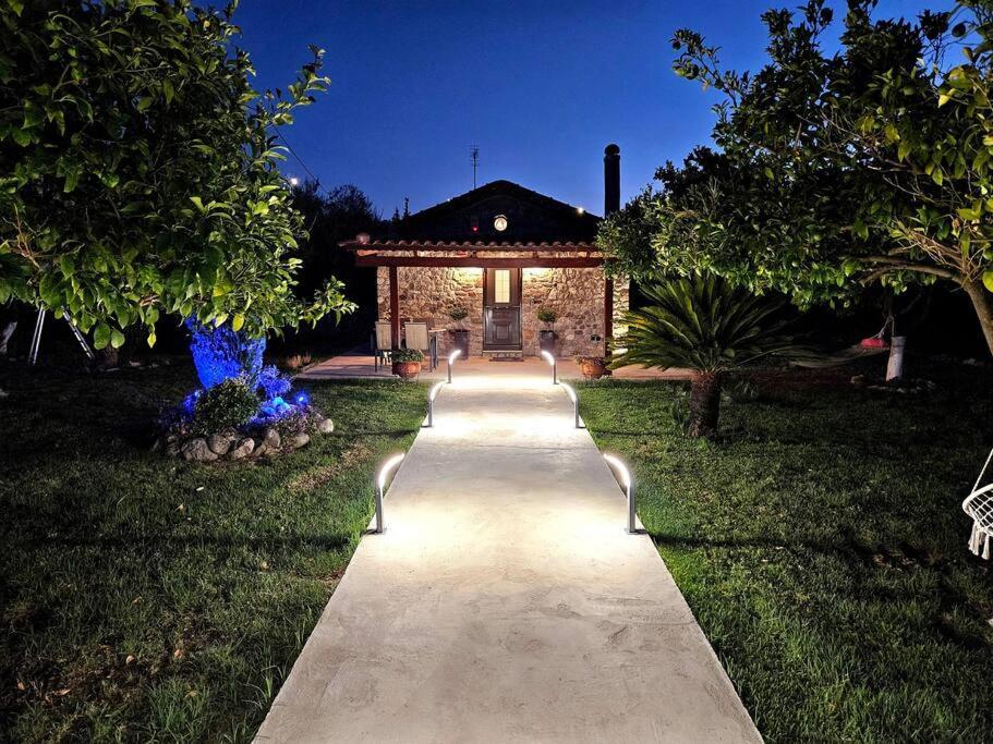 Вилла Patras Stonehouse With Large Yard - Πέτρινο Σπίτι Με Αυλή Paralia  Экстерьер фото